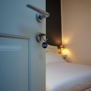 Camera economica con letto king size